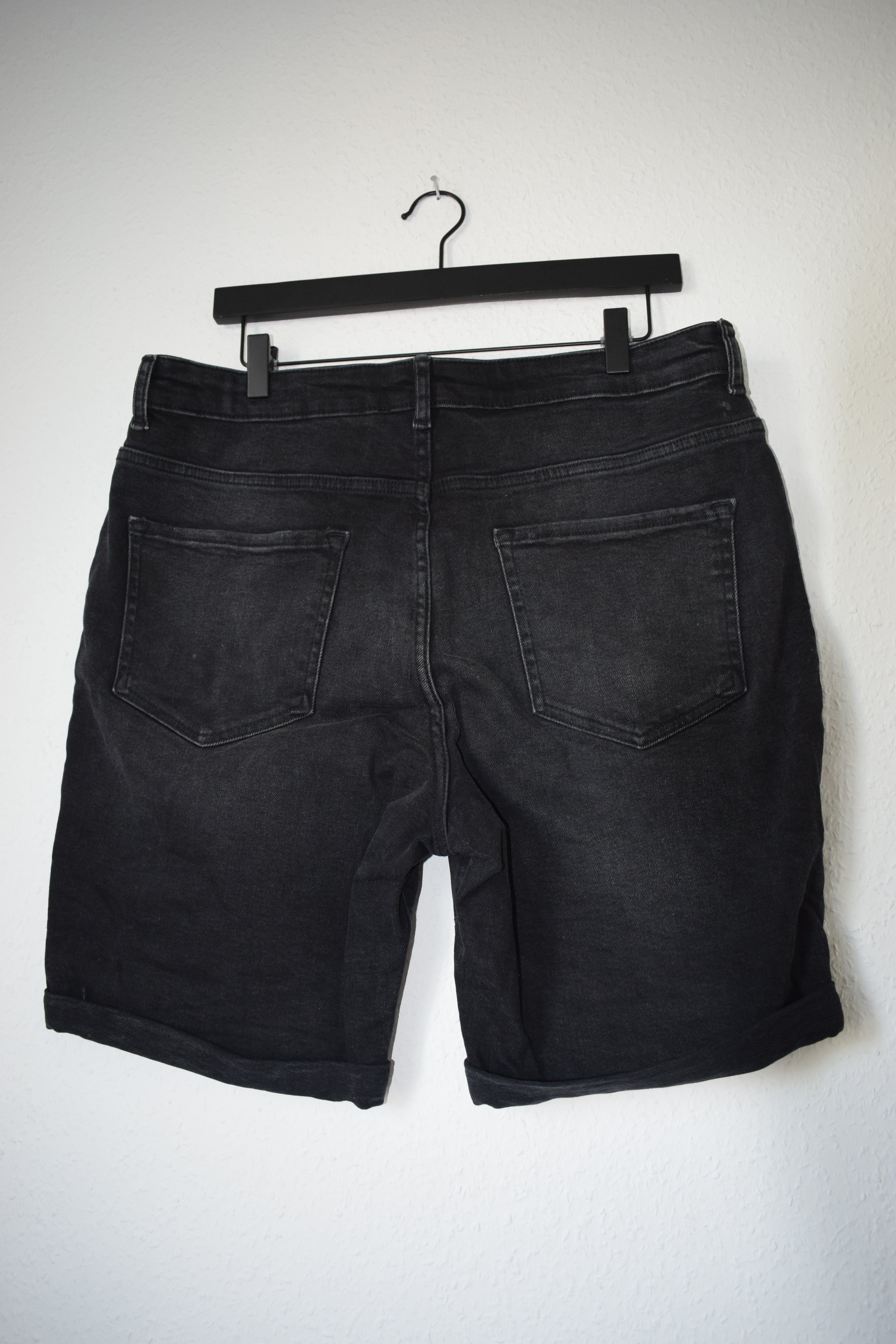 Men's Black Denim Straight Fit Distressed Shorts - W36